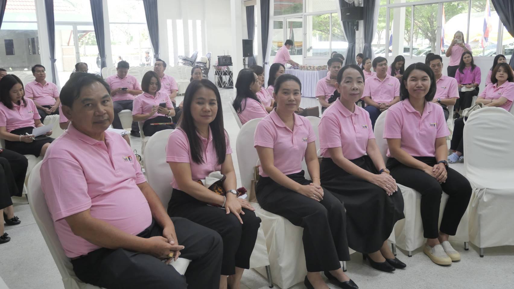 พัฒนาชุมชนจังหวัดสุโขทัย จัดกิจกรรมค้นหาบุคคลต้นแบบในหลักสูตร Soft skill/Hard Skill ทักษะการทำงาน/การสื่อสาร/การใช้ชีวิตและปรับตัวต่อการเปลี่ยนแปลงในสถานการณ์ต่างๆ เพื่อสร้างแรงบันดาลใจ สร้างขวัญและกำลังใจ