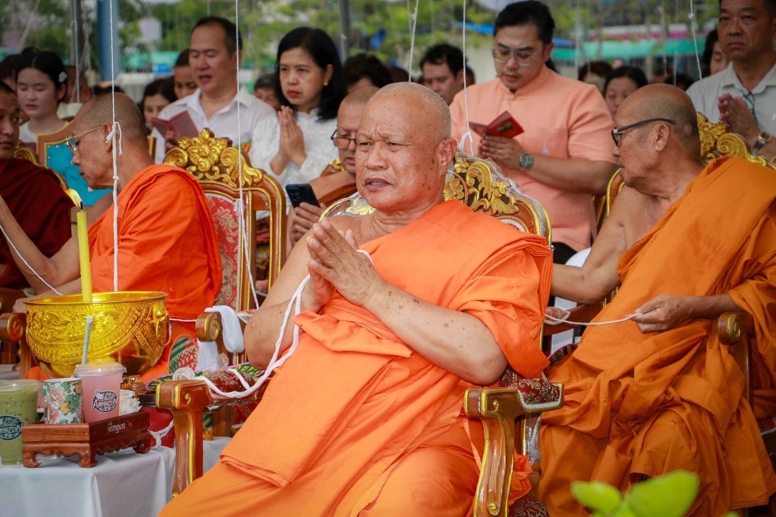 ร่วมพิธีบรรจุพระบรมสารีริกธาตุ และถวายพระพุทธธรรมจักร องค์ที่ ๑๕๒ ณ วัดไทยชุมพล ตำบลธานี อำเภอเมืองสุโขทัย จังหวัดสุโขทัย
