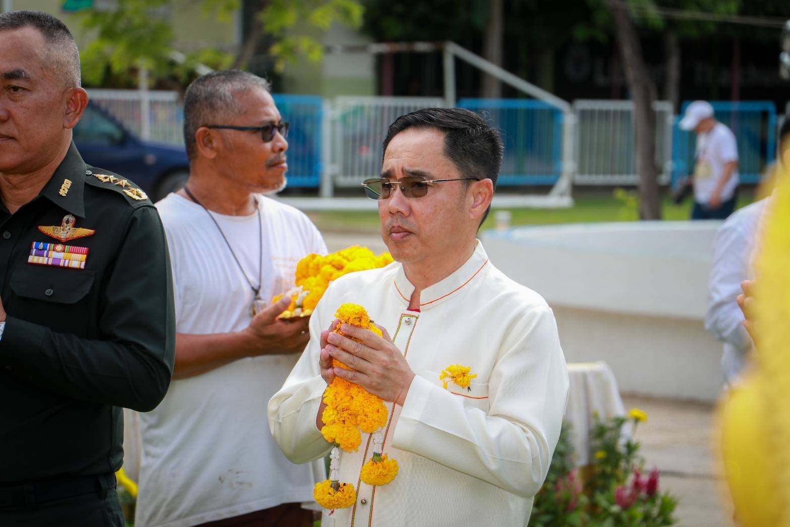 ร่วมพิธีบรรจุพระบรมสารีริกธาตุ และถวายพระพุทธธรรมจักร องค์ที่ ๑๕๒ ณ วัดไทยชุมพล ตำบลธานี อำเภอเมืองสุโขทัย จังหวัดสุโขทัย