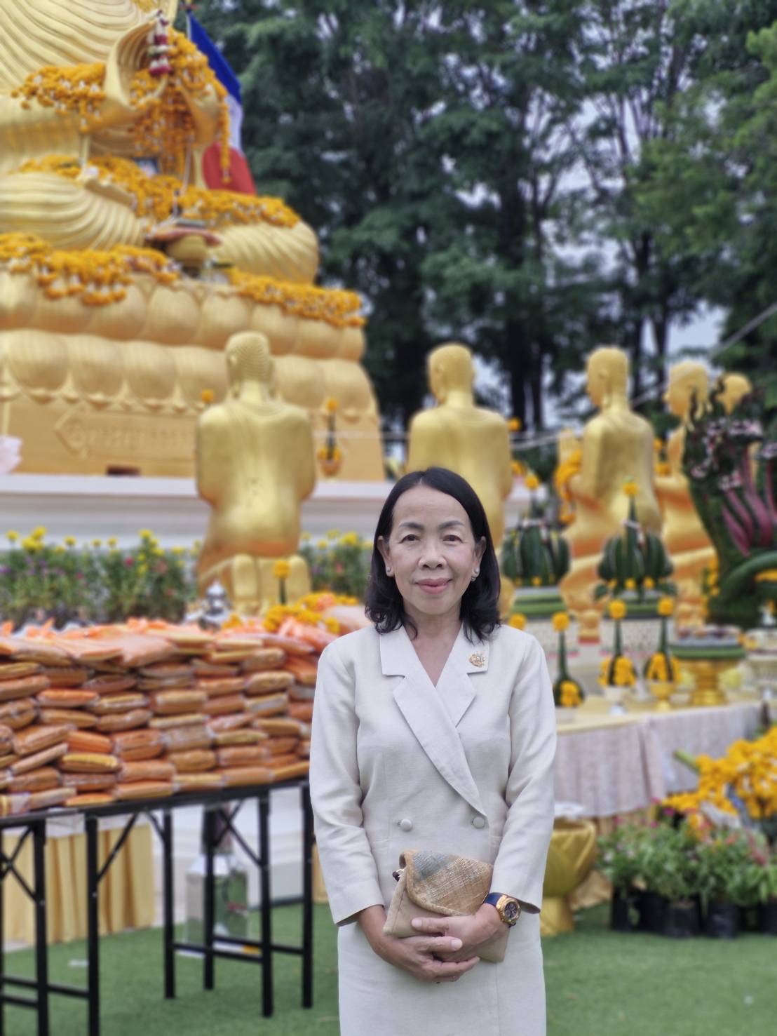 ร่วมพิธีบรรจุพระบรมสารีริกธาตุ และถวายพระพุทธธรรมจักร องค์ที่ ๑๕๒ ณ วัดไทยชุมพล ตำบลธานี อำเภอเมืองสุโขทัย จังหวัดสุโขทัย