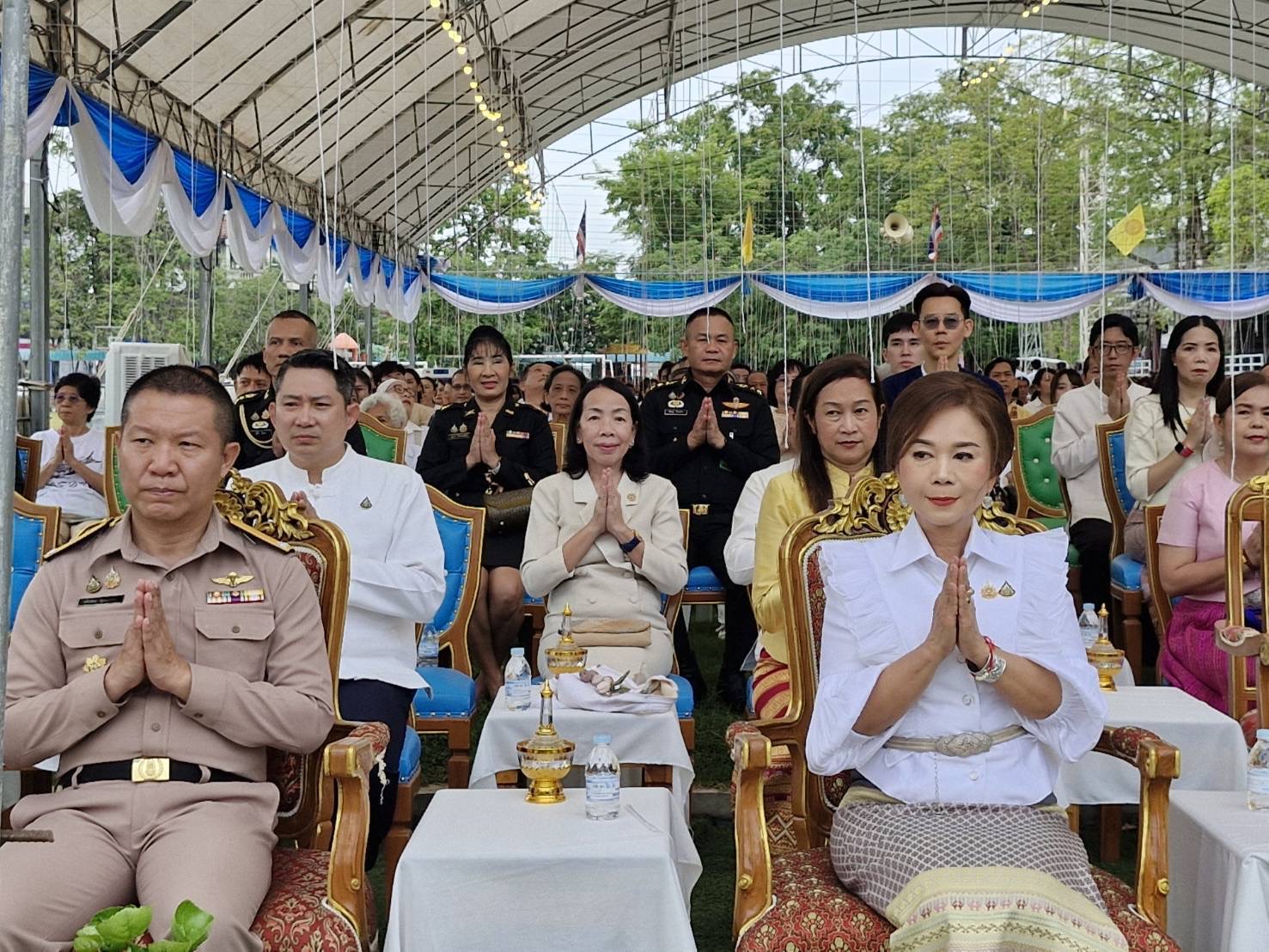 ร่วมพิธีบรรจุพระบรมสารีริกธาตุ และถวายพระพุทธธรรมจักร องค์ที่ ๑๕๒ ณ วัดไทยชุมพล ตำบลธานี อำเภอเมืองสุโขทัย จังหวัดสุโขทัย