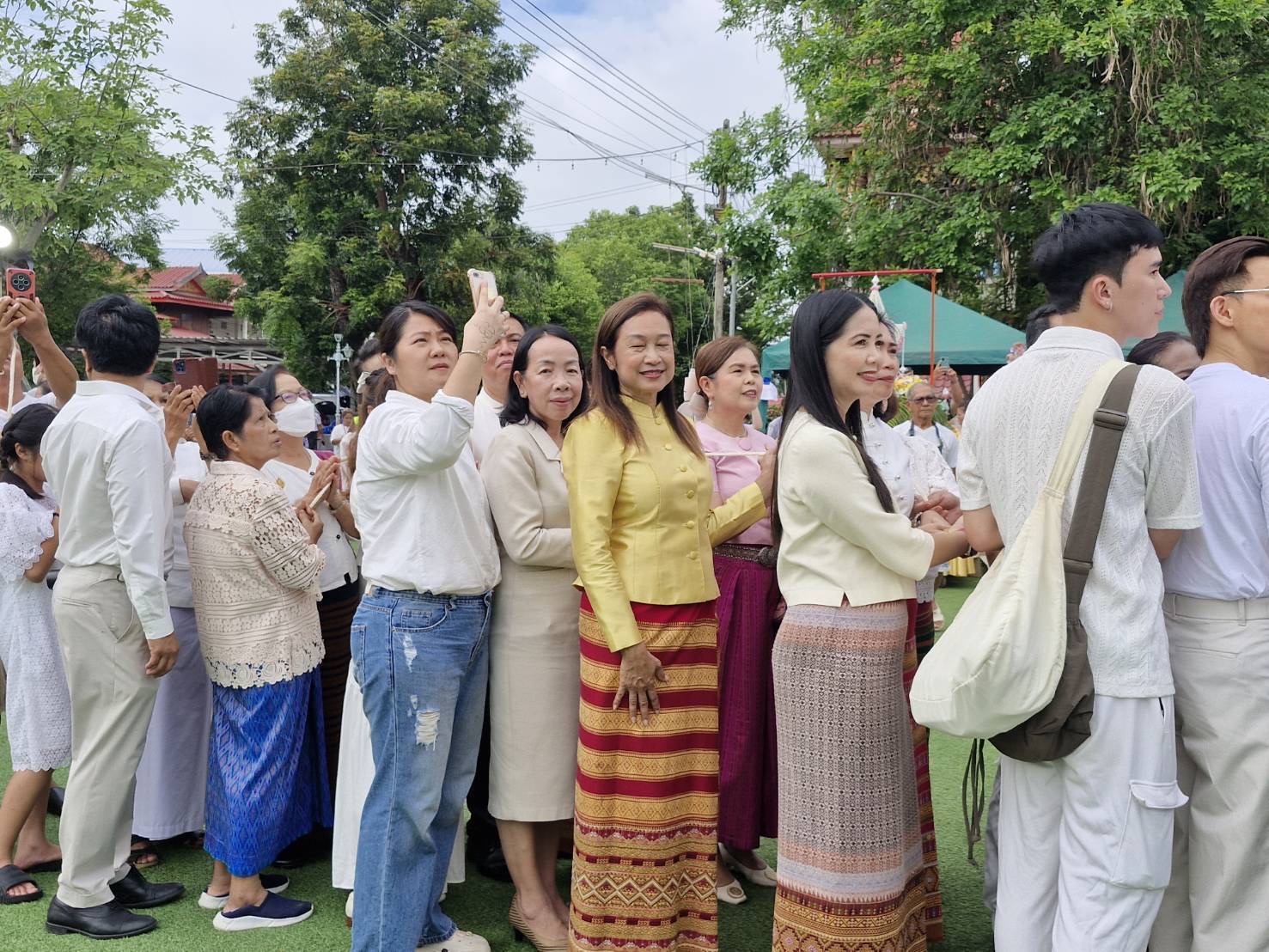 ร่วมพิธีบรรจุพระบรมสารีริกธาตุ และถวายพระพุทธธรรมจักร องค์ที่ ๑๕๒ ณ วัดไทยชุมพล ตำบลธานี อำเภอเมืองสุโขทัย จังหวัดสุโขทัย