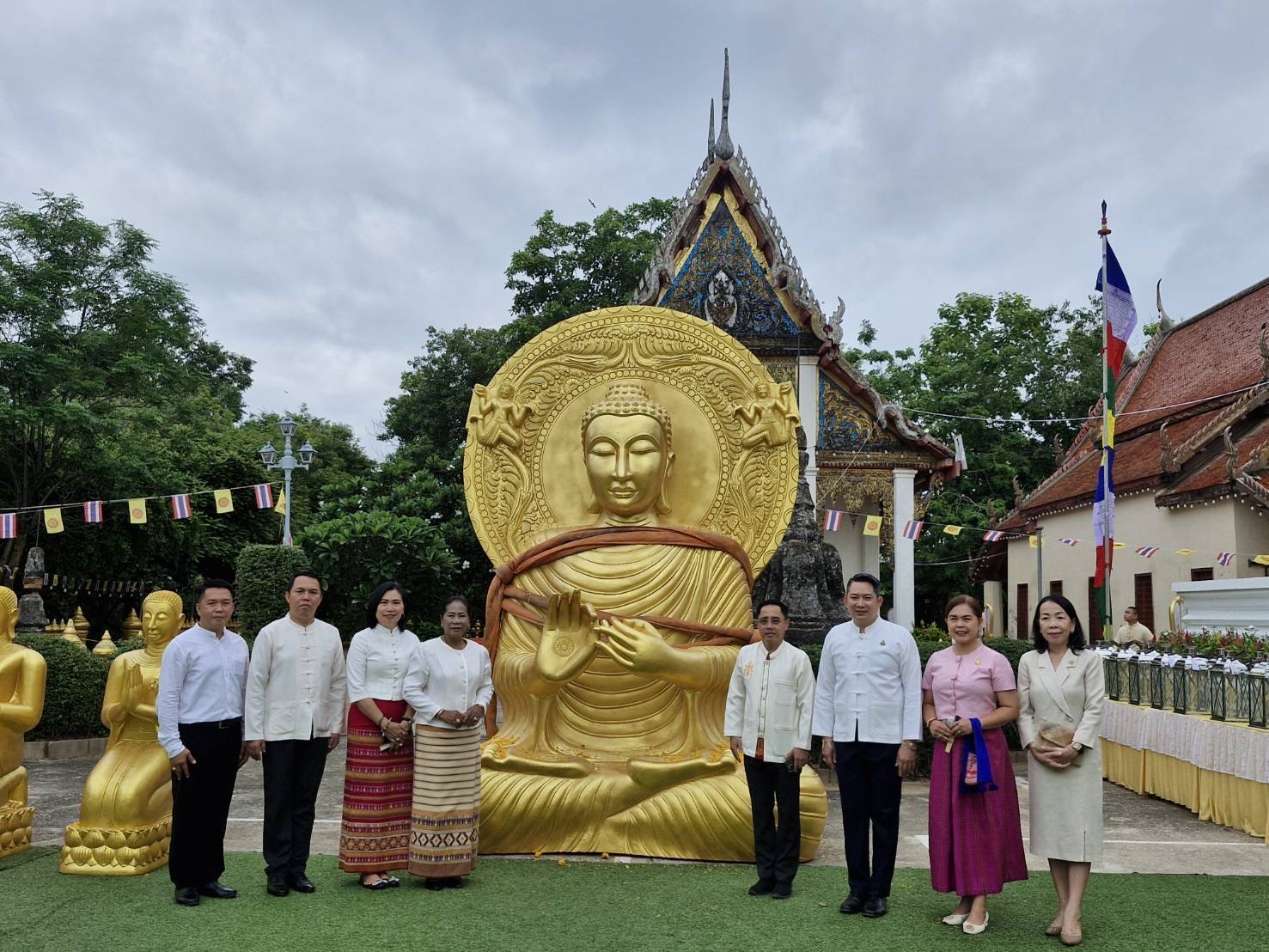 ร่วมพิธีบรรจุพระบรมสารีริกธาตุ และถวายพระพุทธธรรมจักร องค์ที่ ๑๕๒ ณ วัดไทยชุมพล ตำบลธานี อำเภอเมืองสุโขทัย จังหวัดสุโขทัย