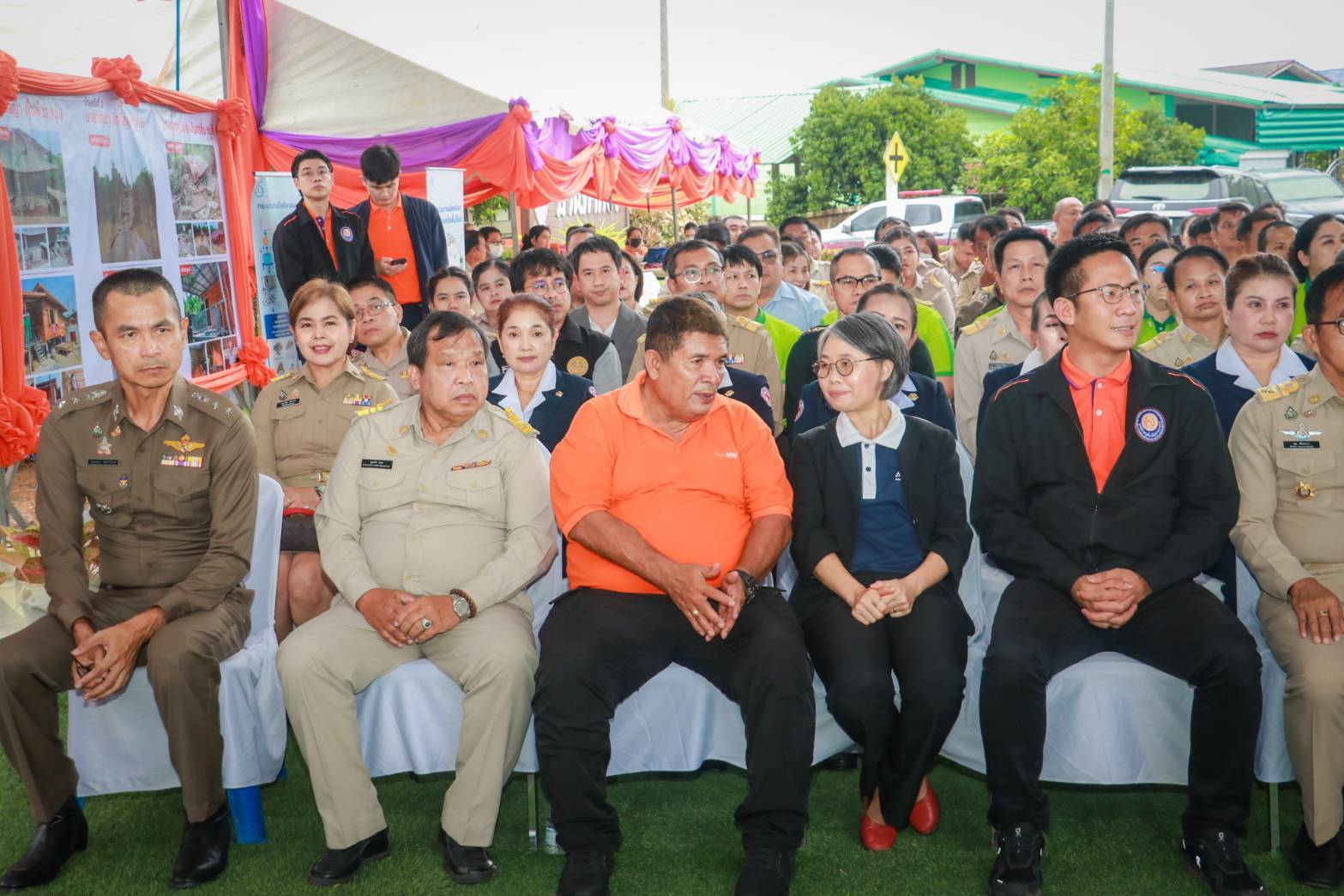 พช.สุโขทัยร่วมพิธีส่งมอบบ้านและอุปกรณ์ โครงการเก็บกล่องสร้างบ้าน เพื่อมูลนิธิอาสาเพื่อนพึ่ง (ภาฯ) ยามยาก สภากาชาดไทย ให้ผู้ประสบอุทกภัยตำบลท่าทอง อำเภอสวรรคโลก จังหวัดสุโขทัย จำนวน 3 หลัง