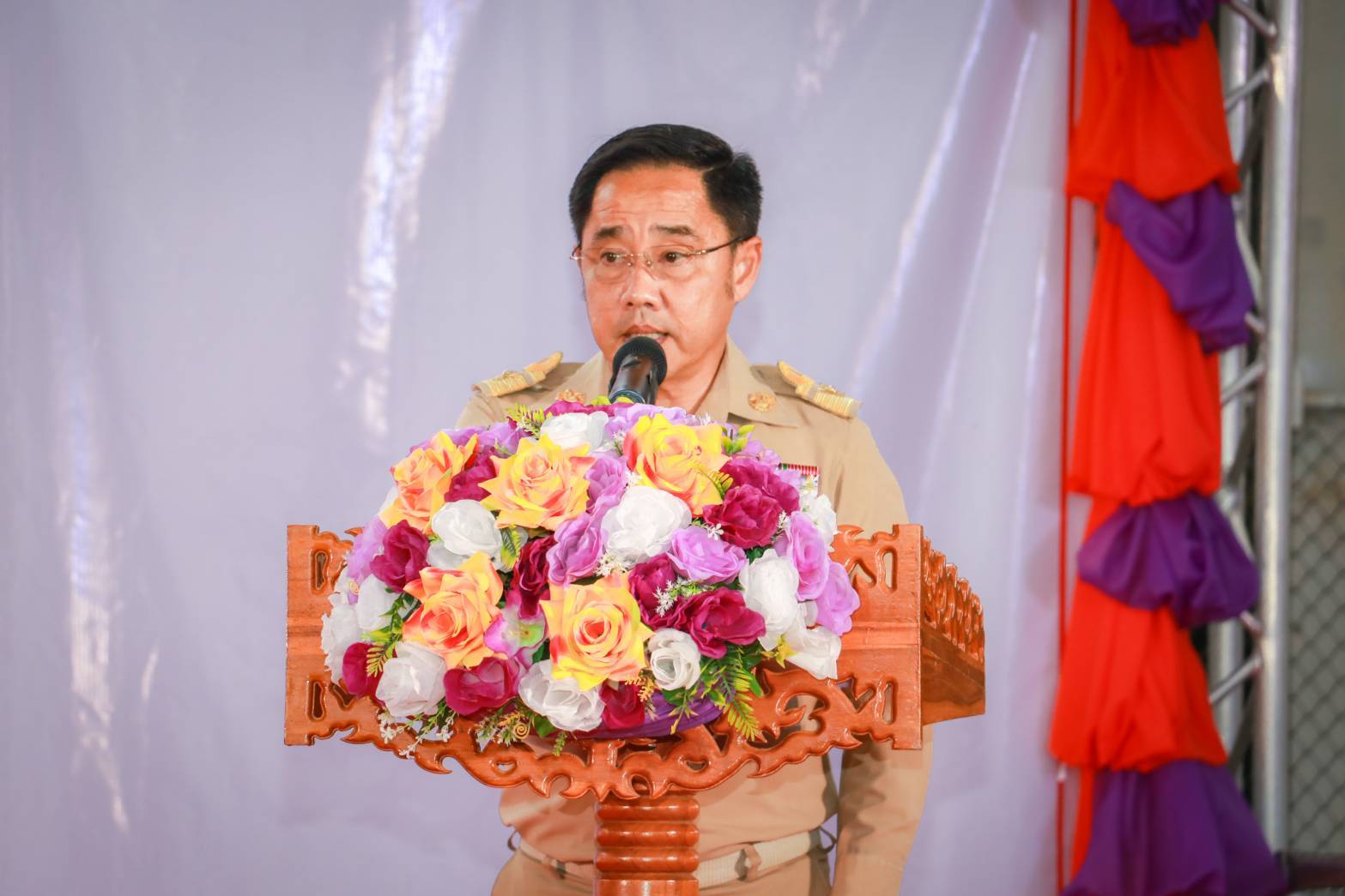 พช.สุโขทัยร่วมพิธีส่งมอบบ้านและอุปกรณ์ โครงการเก็บกล่องสร้างบ้าน เพื่อมูลนิธิอาสาเพื่อนพึ่ง (ภาฯ) ยามยาก สภากาชาดไทย ให้ผู้ประสบอุทกภัยตำบลท่าทอง อำเภอสวรรคโลก จังหวัดสุโขทัย จำนวน 3 หลัง