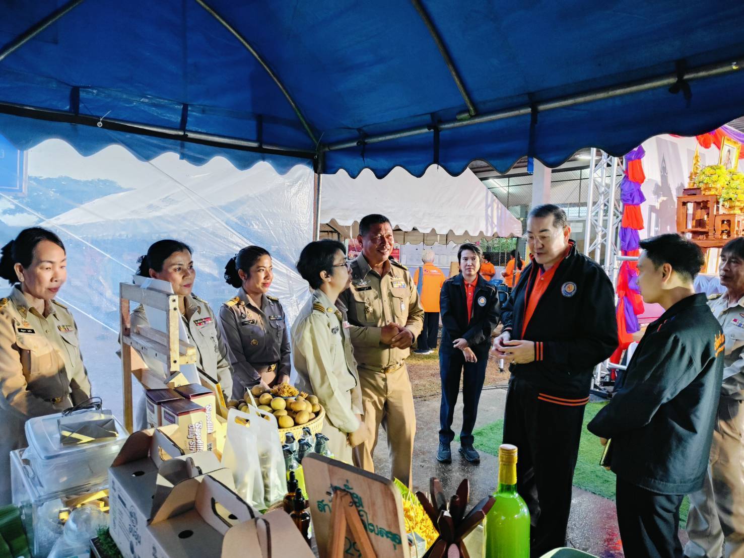 พช.สุโขทัยร่วมพิธีส่งมอบบ้านและอุปกรณ์ โครงการเก็บกล่องสร้างบ้าน เพื่อมูลนิธิอาสาเพื่อนพึ่ง (ภาฯ) ยามยาก สภากาชาดไทย ให้ผู้ประสบอุทกภัยตำบลท่าทอง อำเภอสวรรคโลก จังหวัดสุโขทัย จำนวน 3 หลัง