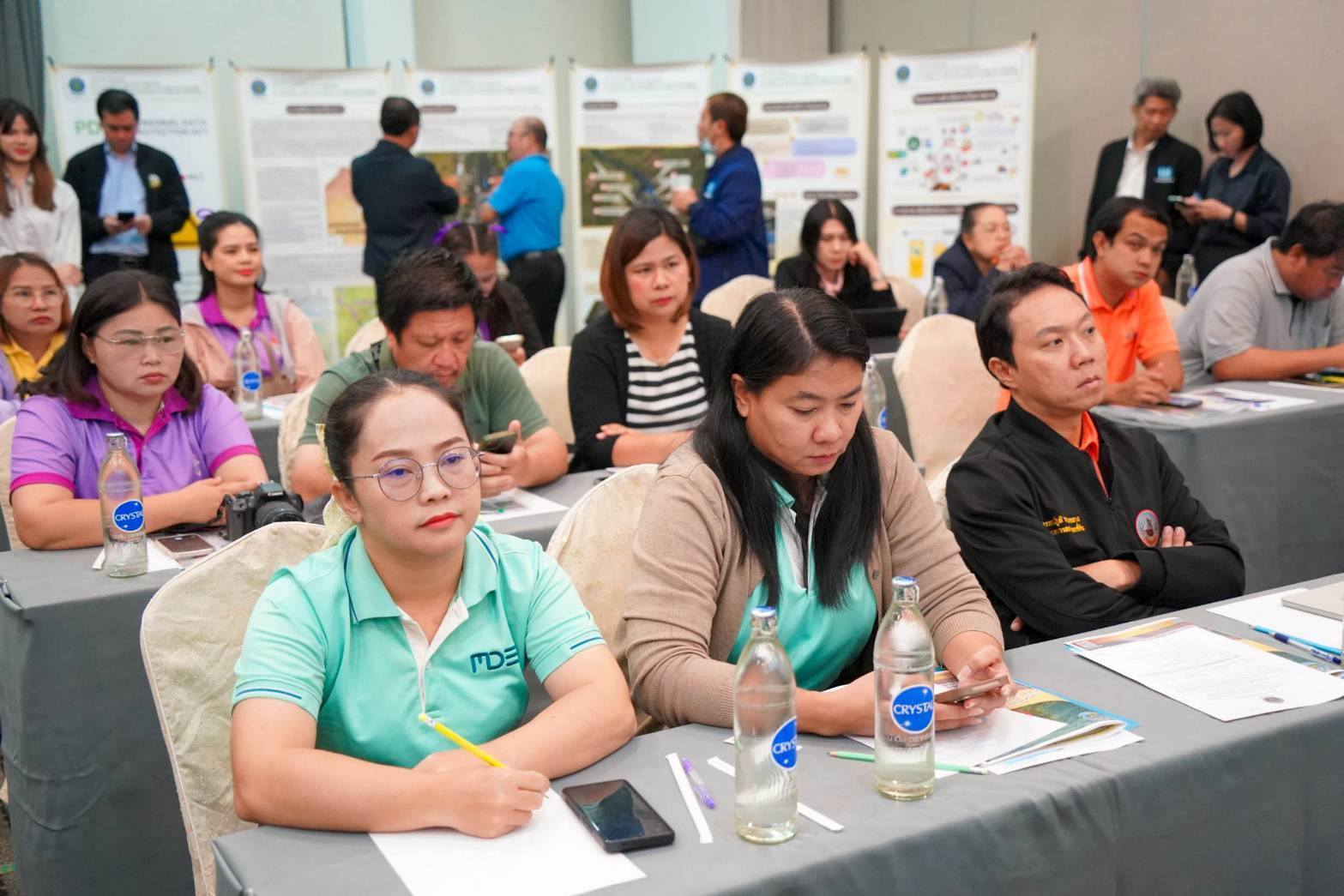 การประชุมปฐมนิเทศโครงการงานจ้างสำรวจ ออกแบบ โครงการอาคารบังคับน้ำในแม่น้ำยม จังหวัดสุโขทัย อาคารบังคับน้ำบ้านเกาะน้อย อำเภอศรีสัชนาลัย จังหวัดสุโขทัย อาคารบังคับน้ำบ้านบานชื่น อำเภอศรีสัชนาลัย จังหวัดสุโขทัย