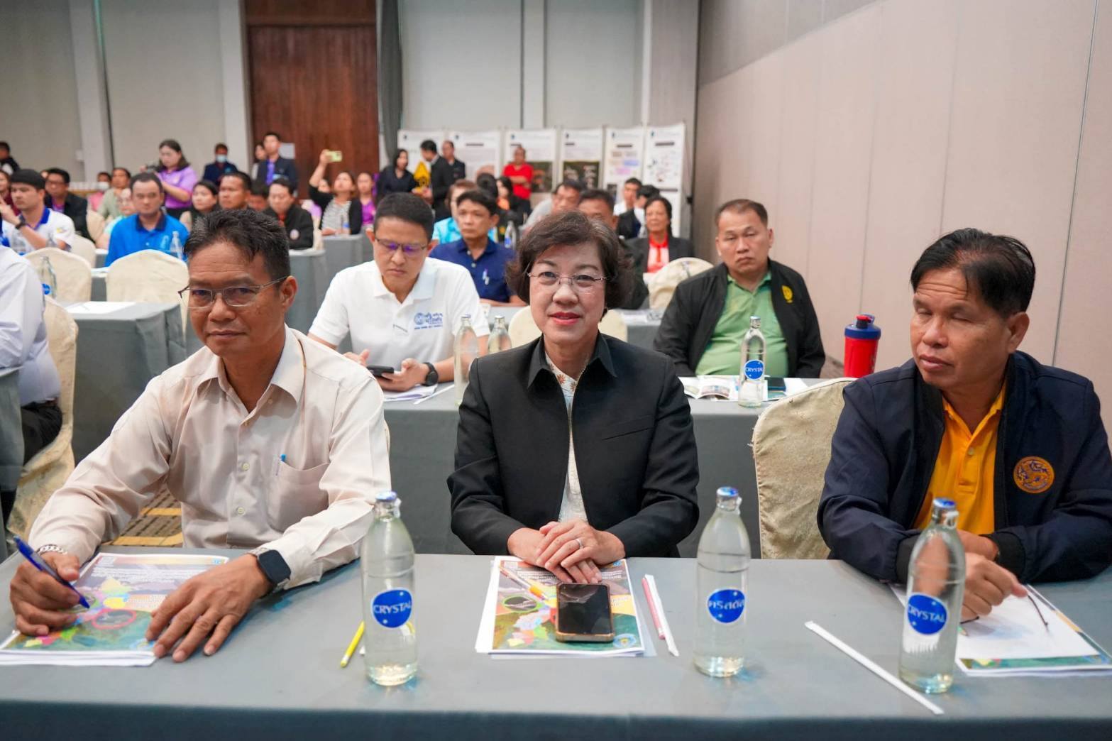 การประชุมปฐมนิเทศโครงการงานจ้างสำรวจ ออกแบบ โครงการอาคารบังคับน้ำในแม่น้ำยม จังหวัดสุโขทัย อาคารบังคับน้ำบ้านเกาะน้อย อำเภอศรีสัชนาลัย จังหวัดสุโขทัย อาคารบังคับน้ำบ้านบานชื่น อำเภอศรีสัชนาลัย จังหวัดสุโขทัย