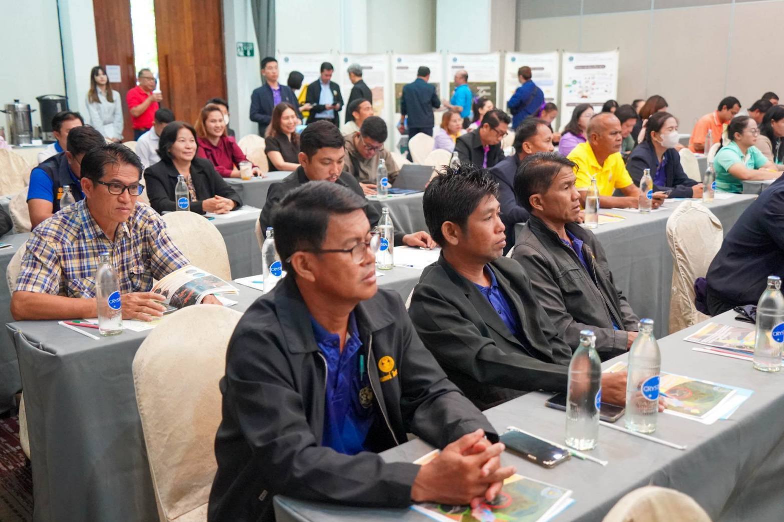 การประชุมปฐมนิเทศโครงการงานจ้างสำรวจ ออกแบบ โครงการอาคารบังคับน้ำในแม่น้ำยม จังหวัดสุโขทัย อาคารบังคับน้ำบ้านเกาะน้อย อำเภอศรีสัชนาลัย จังหวัดสุโขทัย อาคารบังคับน้ำบ้านบานชื่น อำเภอศรีสัชนาลัย จังหวัดสุโขทัย