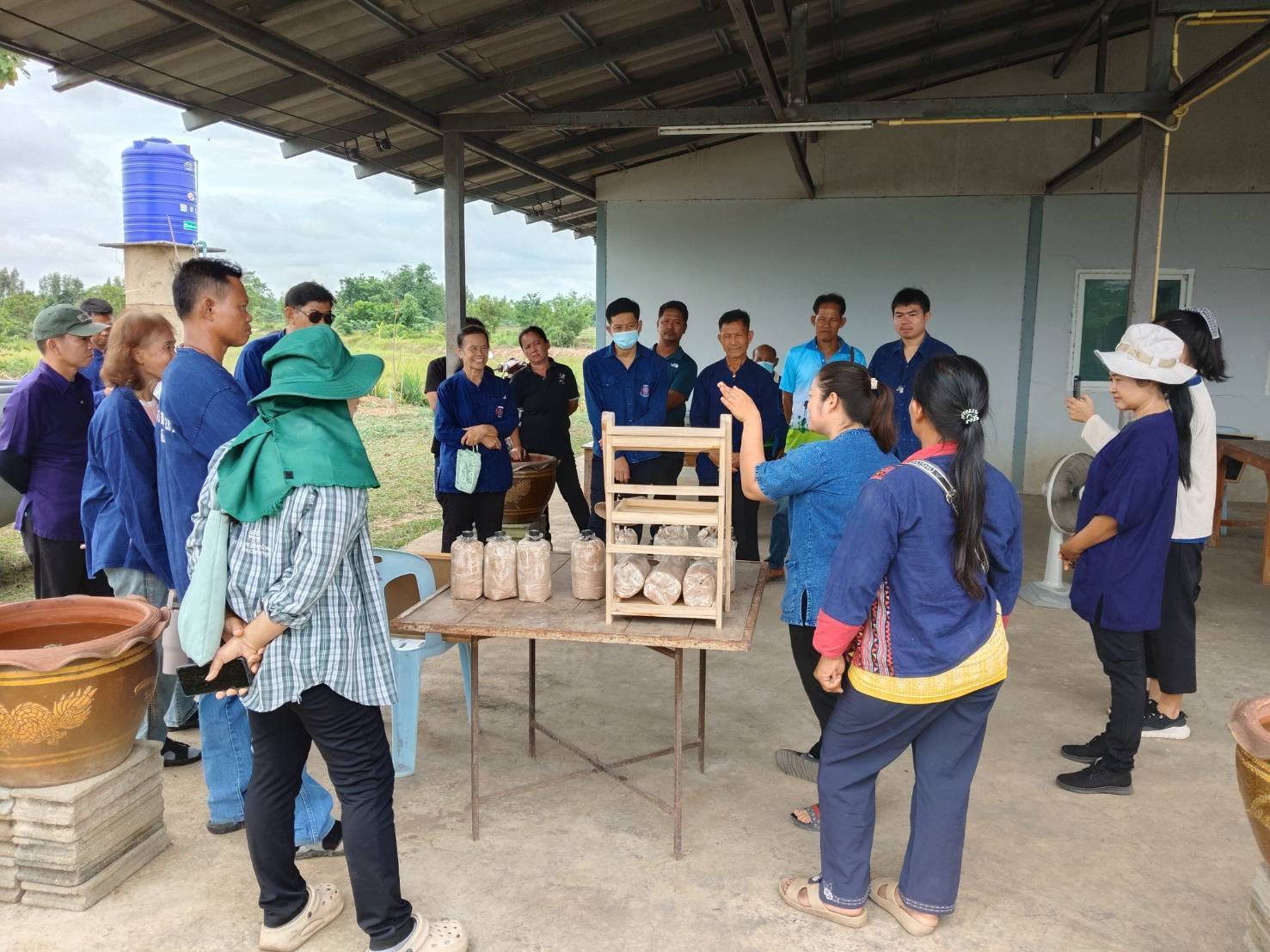 พช.สุโขทัย จัดกิจกรรม “หิ้วปิ่นโตไปเอามื้อสามัคคี เครือข่าย โคก หนอง นา พัฒนาชุมชนสุโขทัย”