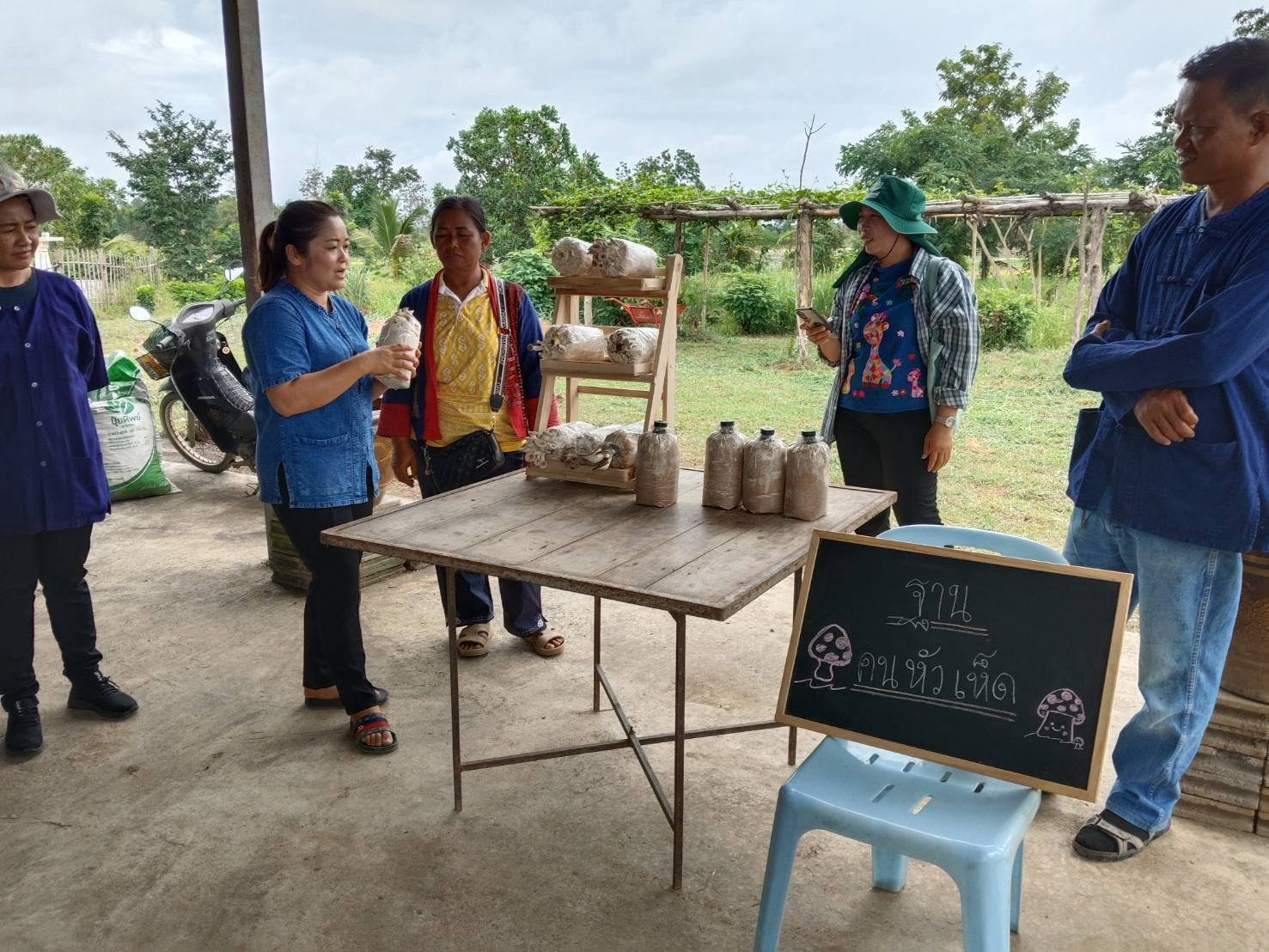 พช.สุโขทัย จัดกิจกรรม “หิ้วปิ่นโตไปเอามื้อสามัคคี เครือข่าย โคก หนอง นา พัฒนาชุมชนสุโขทัย”