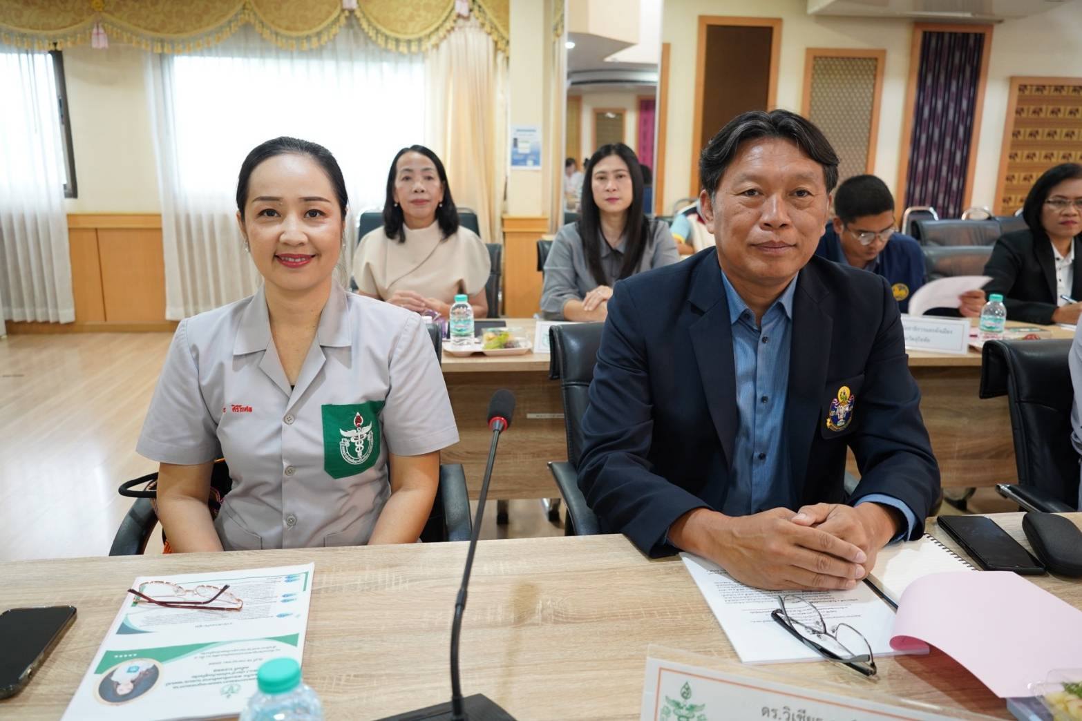 พัฒนาชุมชนสุโขทัย ร่วมประชุมคณะกรรมการและอนุกรรมการแพทย์อาสาสมเด็จพระศรีนครินทราบรมราชชนนี (พอ.สว.) ประจำจังหวัดสุโขทัย